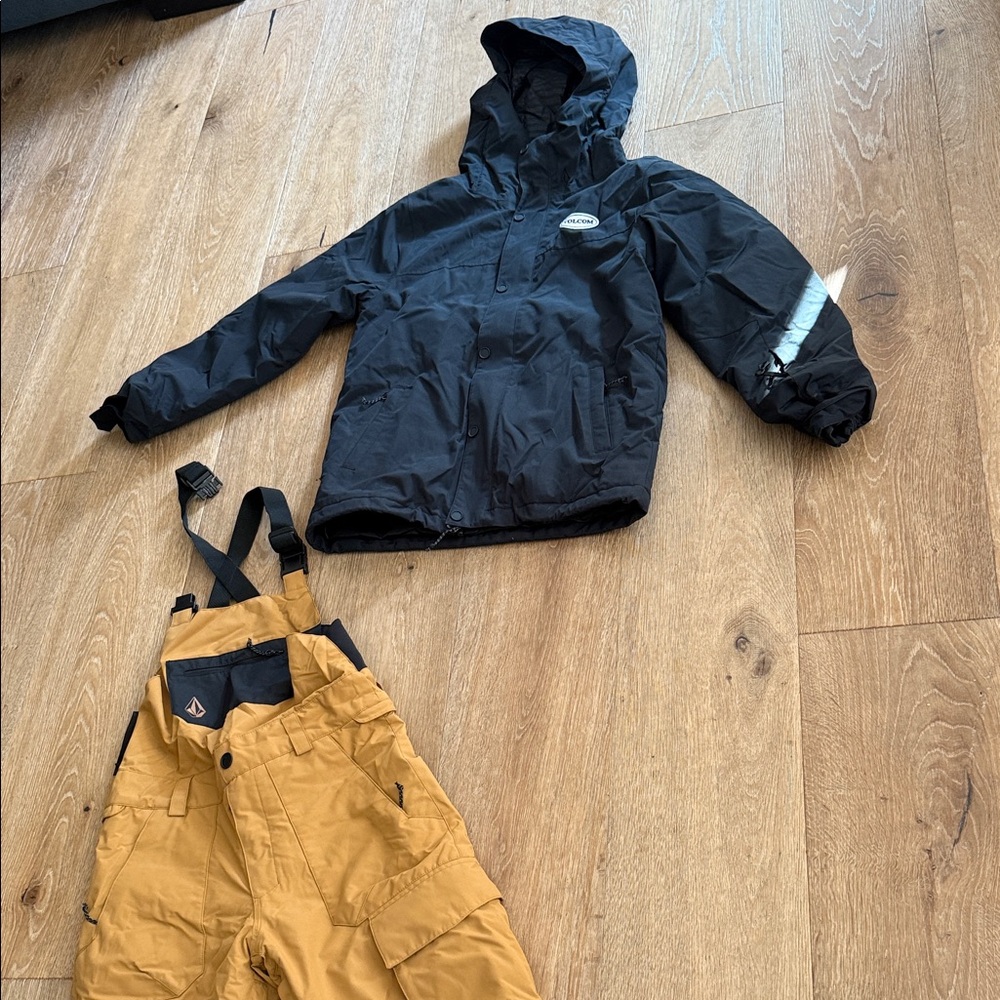 Volcom Black Jacket and Tan Snow Pants Set ski clothes